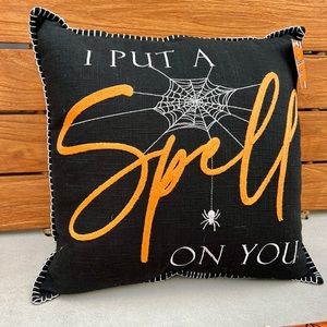 NWT Halloween Pillow Whip Stitched  I PUT A SPELL ON YOU